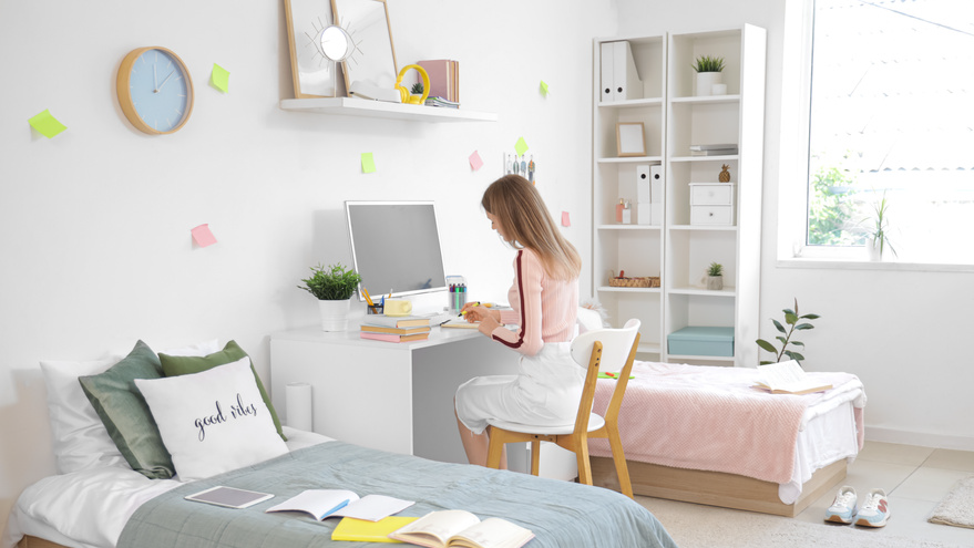 apartment amenities at E Street Flats

image of person sitting at desk in bedroom